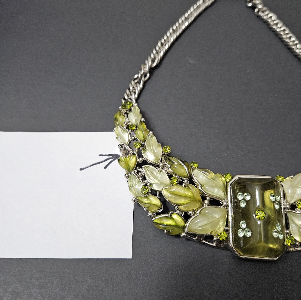 Lisner Thermoset Necklace - Picture 2 of 4